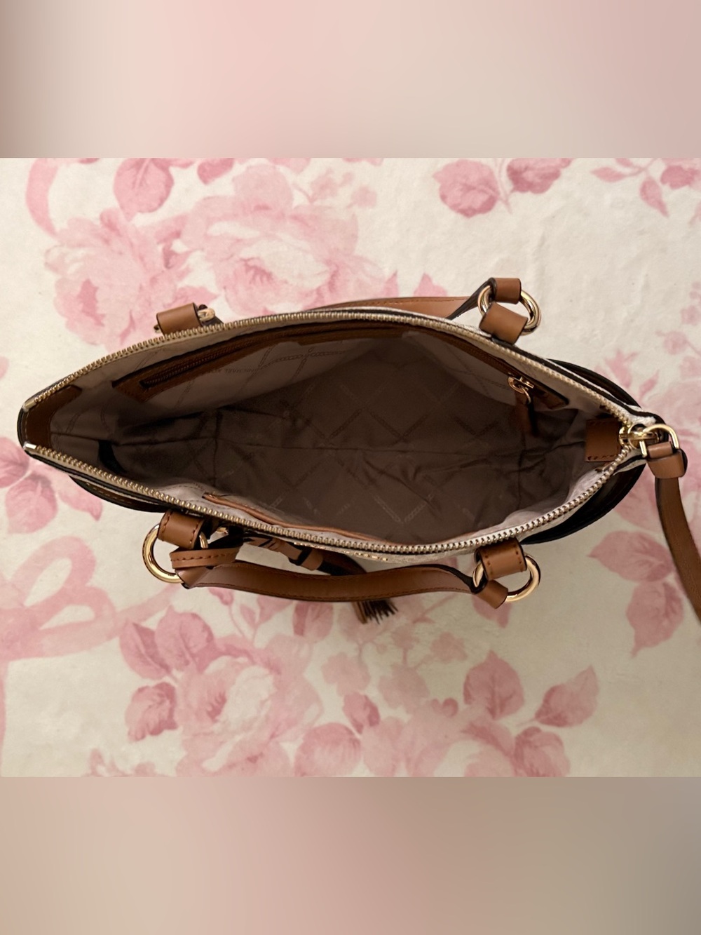 Michael Kors Cream Logo Tote - Picture 3 of 4